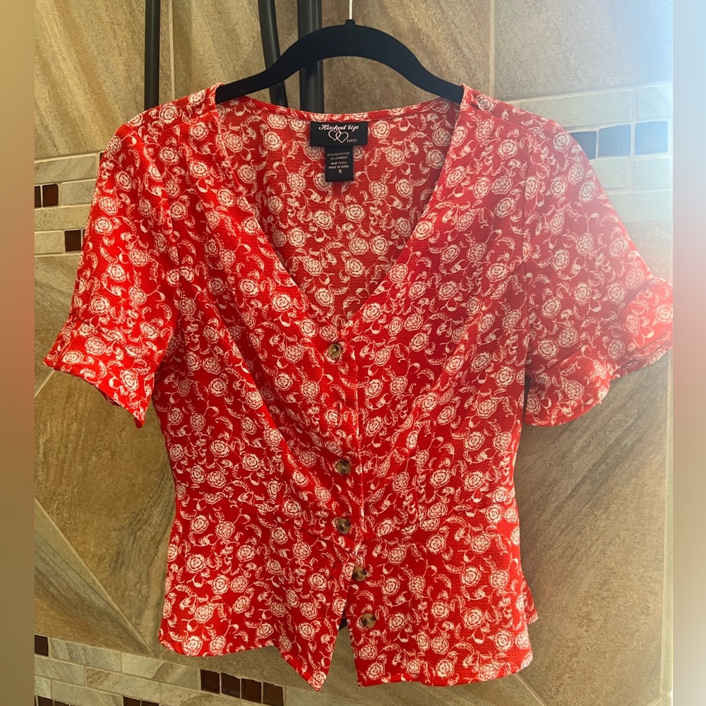 Red floral button up peplum top!